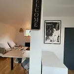 Chez Marcel, Petit Et Cosy, Avec Grand Parking Gratuit Echauffour