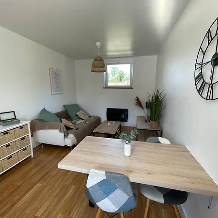 Chez Marcel, Petit Et Cosy, Avec Grand Parking Gratuit Echauffour