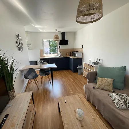 Chez Marcel, Petit Et Cosy, Avec Grand Parking Gratuit * Echauffour