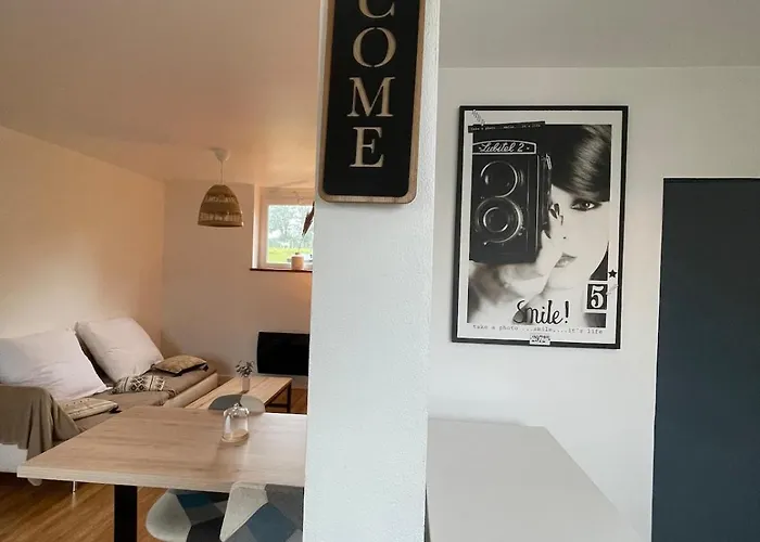 Chez Marcel, Petit Et Cosy, Avec Grand Parking Gratuit Echauffour